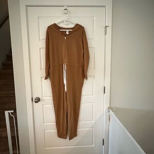 Smash and Tess x Jillian Harris “Harris Hoodie” in cinnamon brown. Size Large.